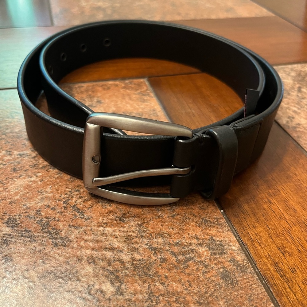 Roundtree & Yorke Black Leather Silver Hardware 36